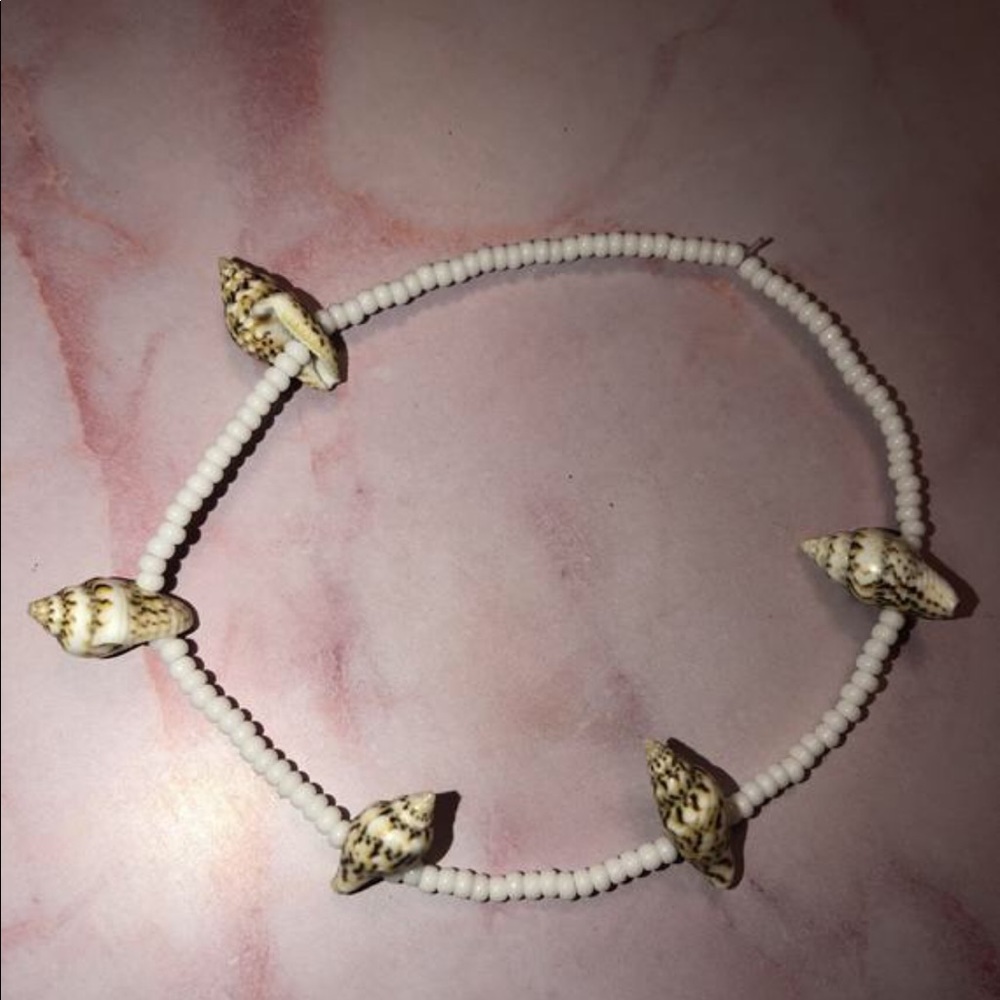 Shell stretch bracelet
